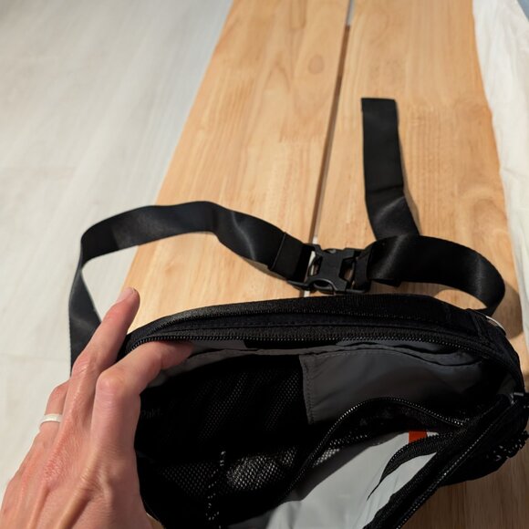 PAKT - Everyday 3 liter sling - black - Picture 4 of 4